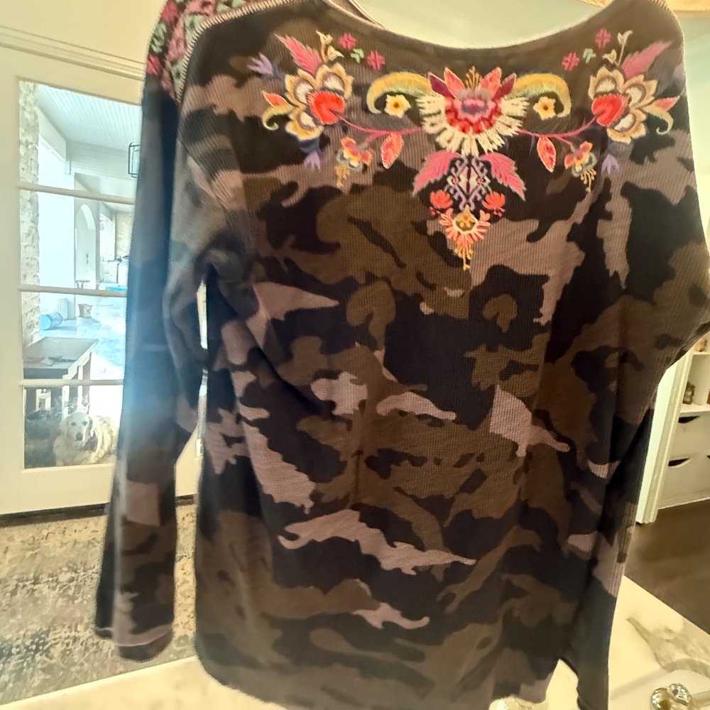 Johnny Was Iota Camo Embroidered Top – Like New – Stunning Detail - Picture 9 of 11